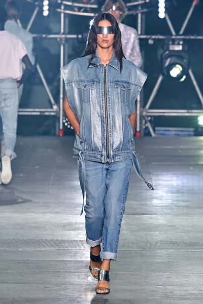 Look 26